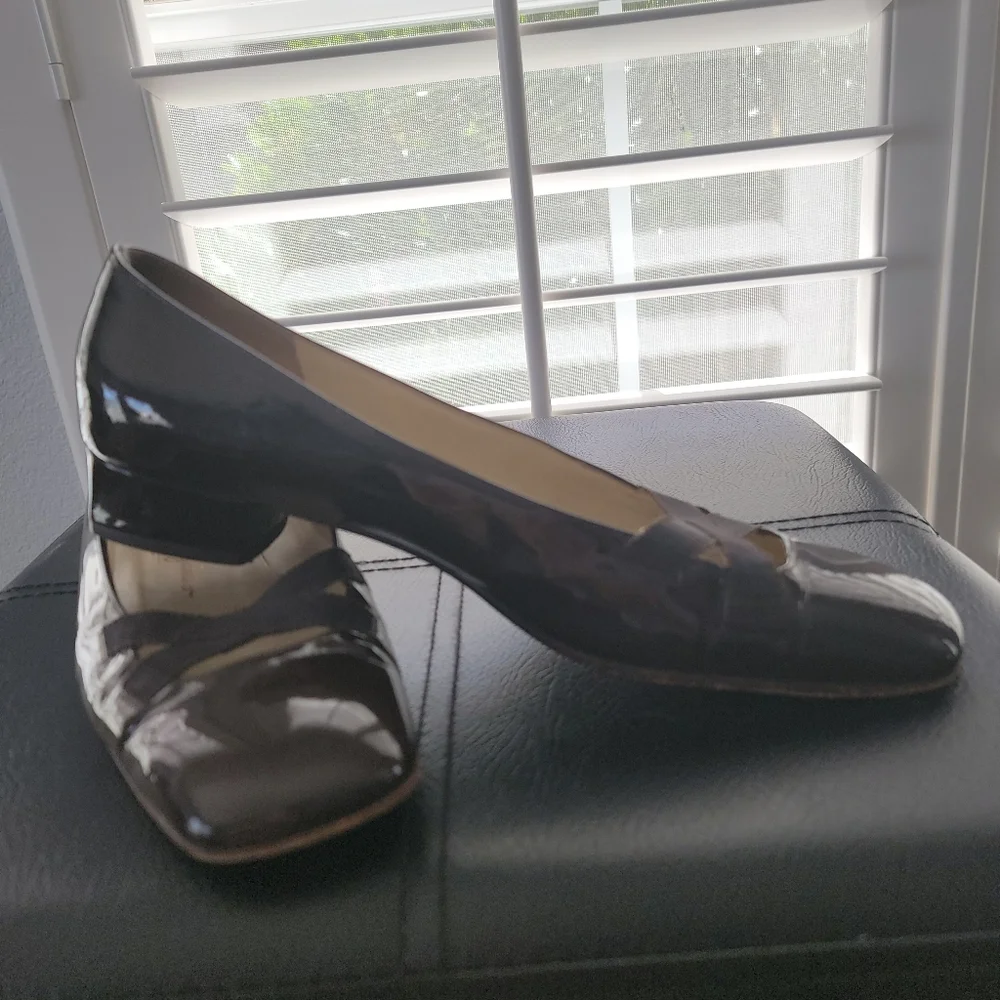 Salvatore Ferragamo Black Patent Flats Sz 10